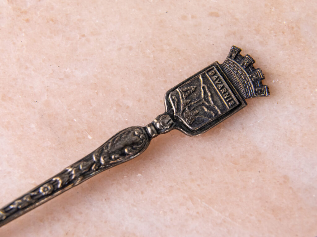 Антикварні срібні ложки з гербами міст Франції