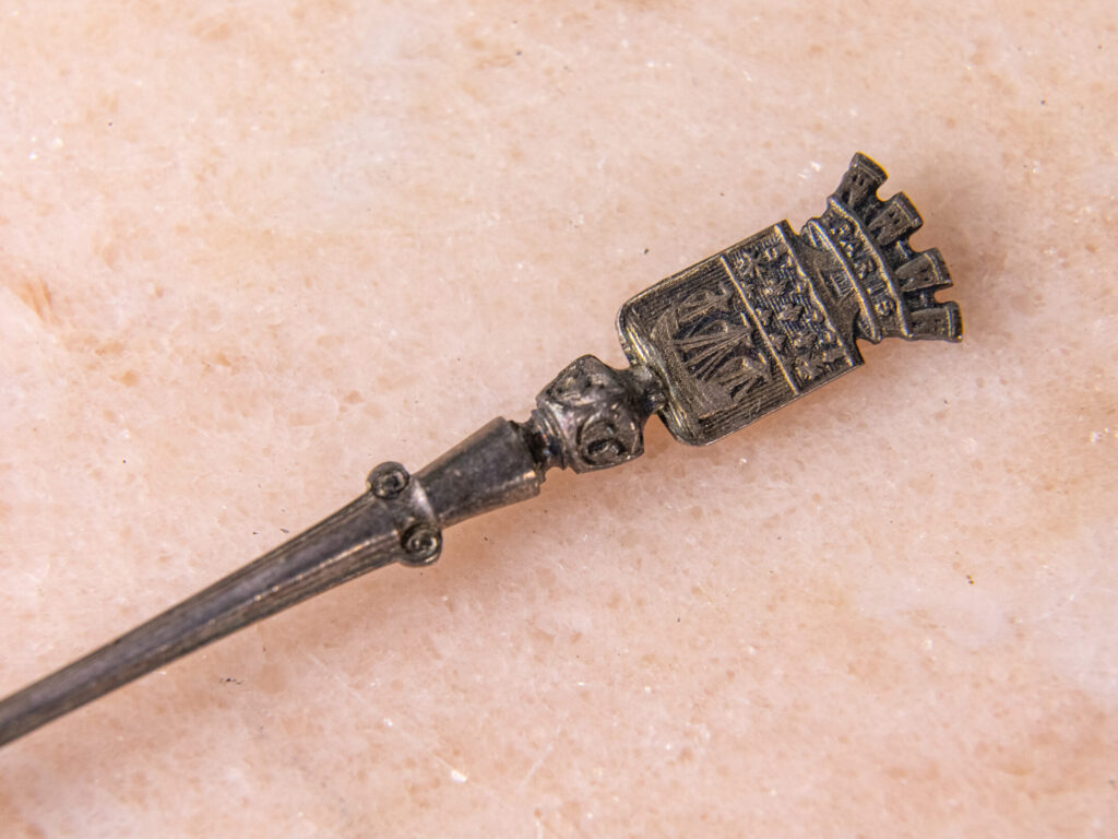 Антикварні срібні ложки з гербами міст Франції