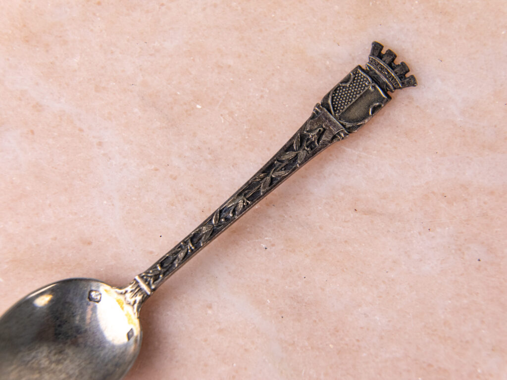 Антикварні срібні ложки з гербами міст Франції