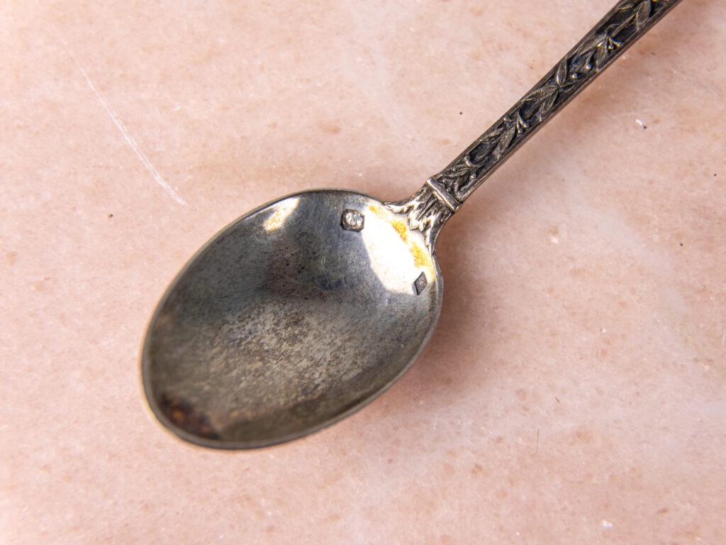 Антикварні срібні ложки з гербами міст Франції