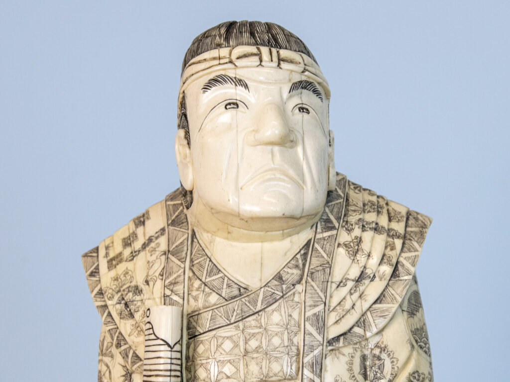 BN4A4328 Антикварна скульптура «Самурай»