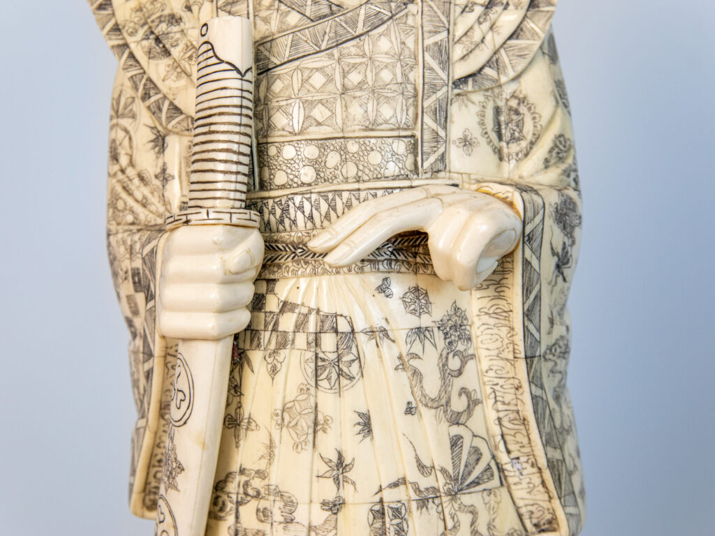 BN4A4332 – копія Антикварна скульптура «Самурай»