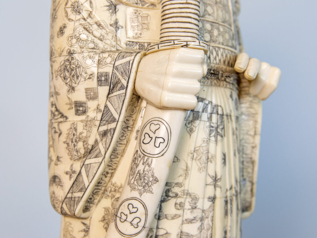 BN4A4342 – копія Антикварна скульптура «Самурай»