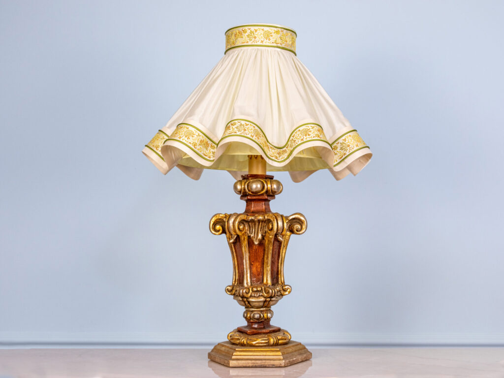 BN4A4370 Антикварна настільна лампа в стилі Бароко