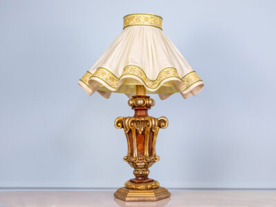 Антикварна настільна лампа в стилі Бароко