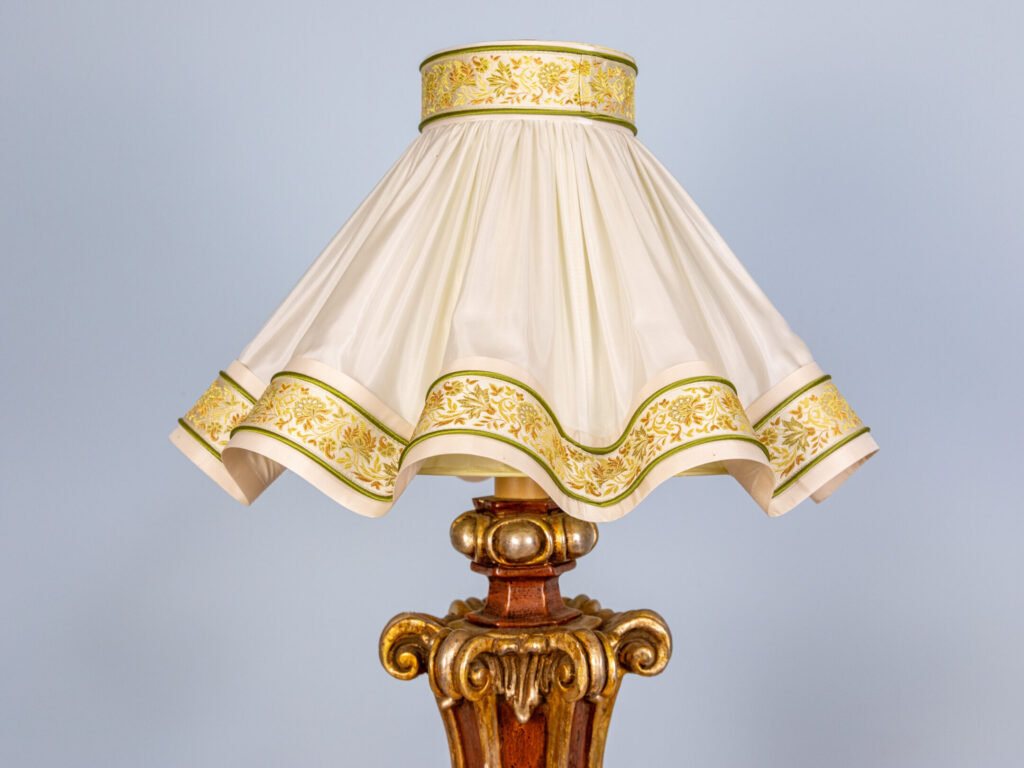 BN4A4379 Антикварна настільна лампа в стилі Бароко