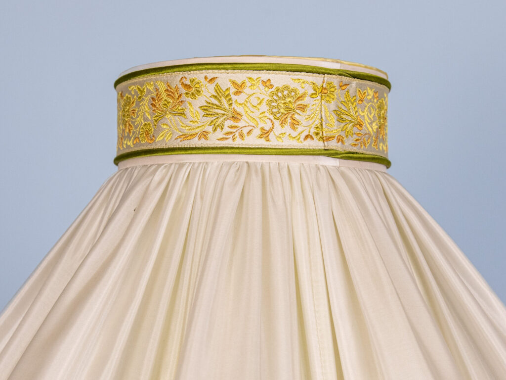 BN4A4390 Антикварна настільна лампа в стилі Бароко