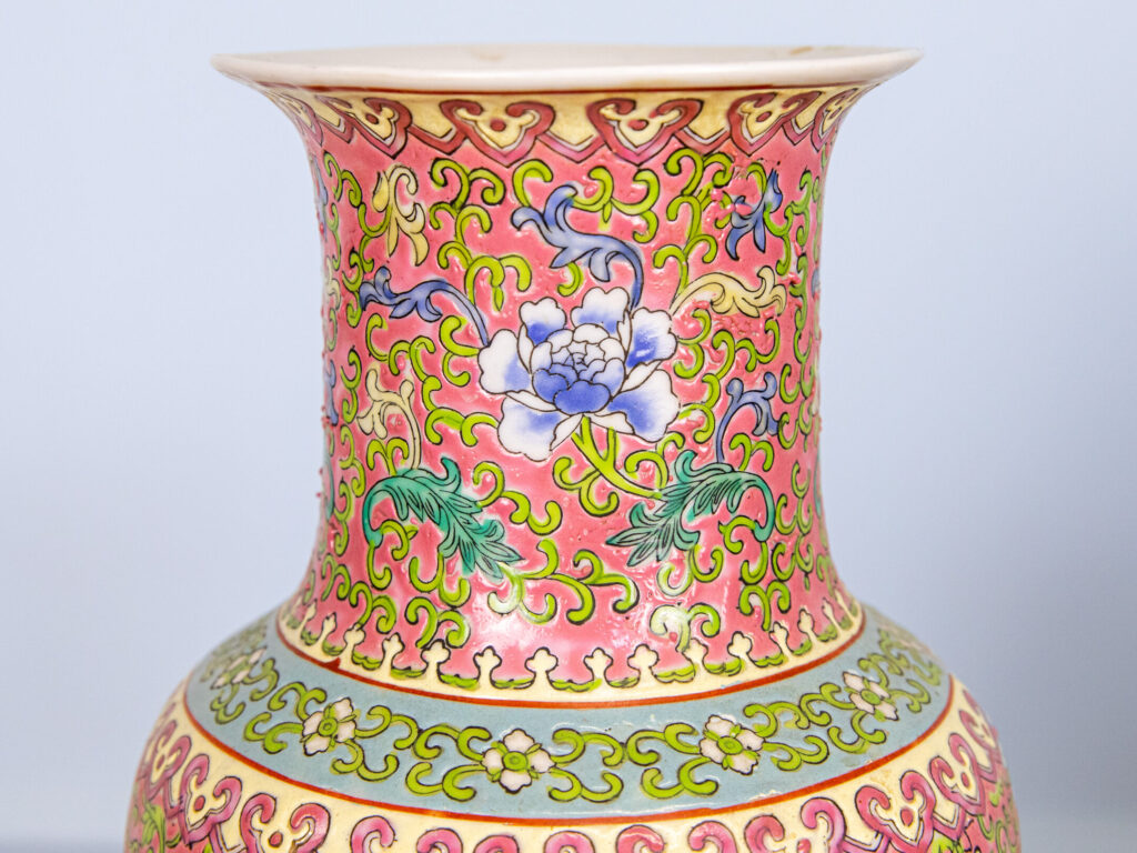 Антикварна порцелянова ваза