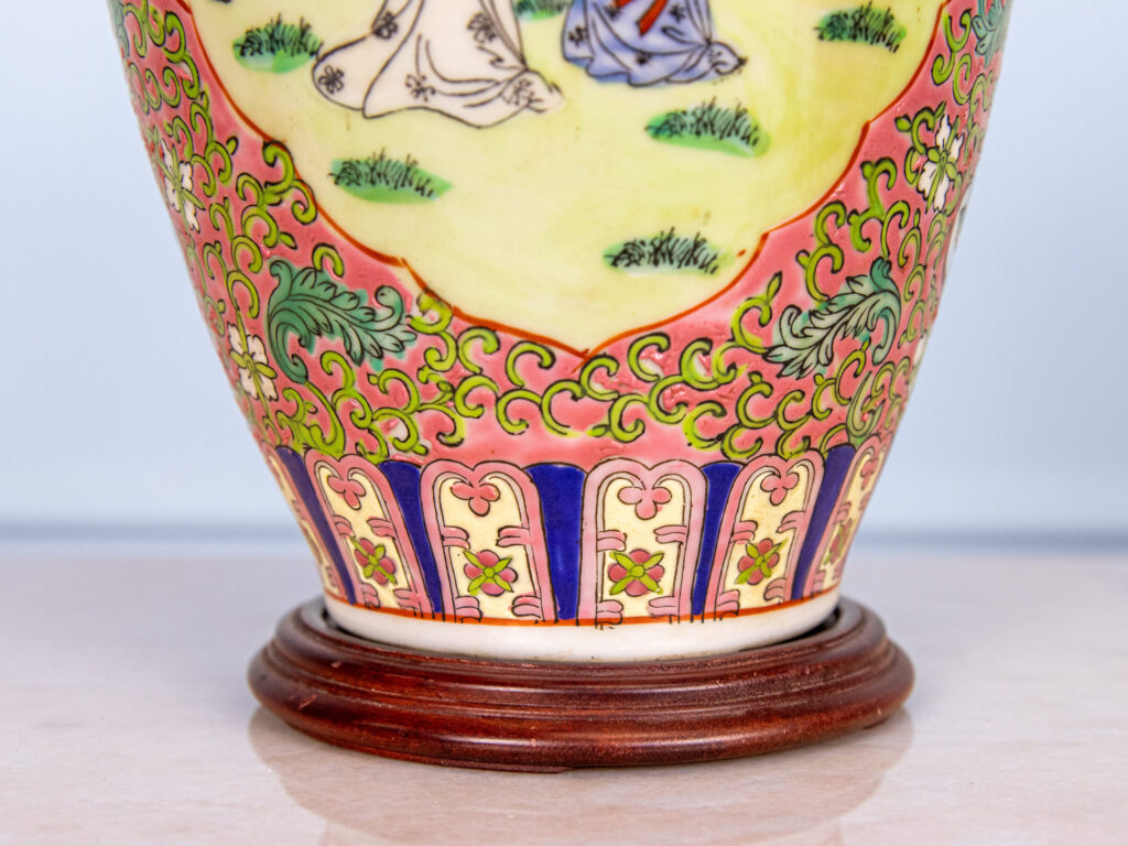 Антикварна порцелянова ваза