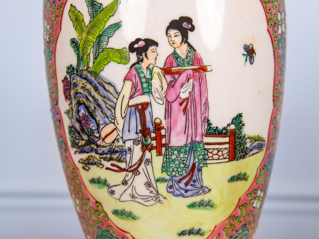 Антикварна порцелянова ваза