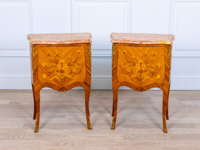 Вінтажні тумбочки в стилі Людовика XV