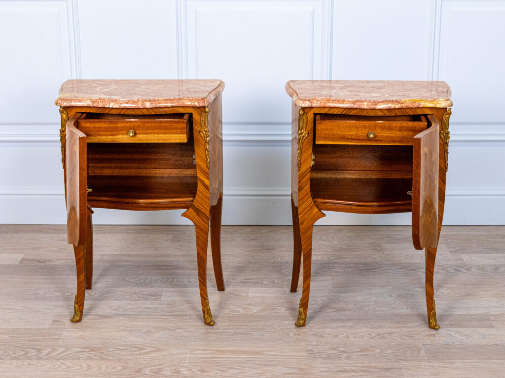 Вінтажні тумбочки в стилі Людовика XV