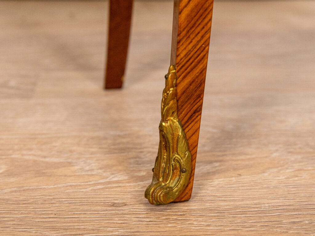 Вінтажні тумбочки в стилі Людовика XV