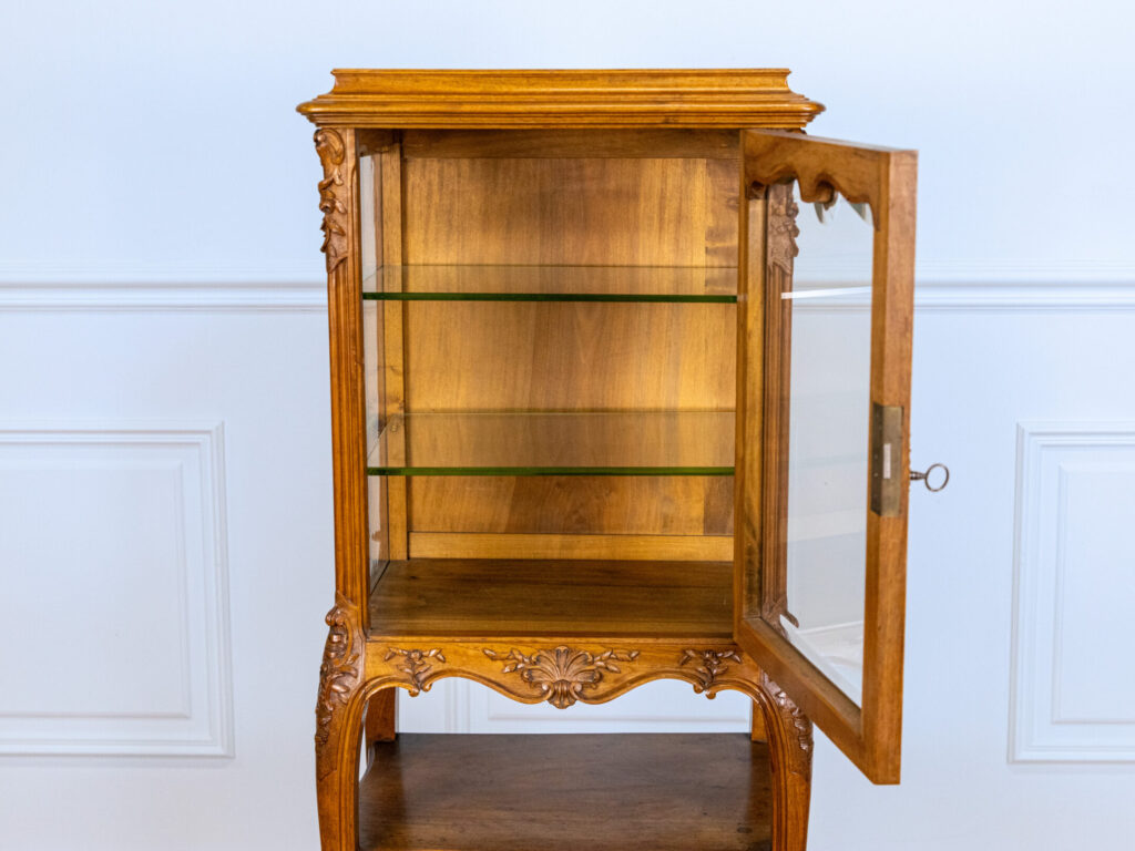 Антикварна вітрина-етажерка в стилі Людовика XV