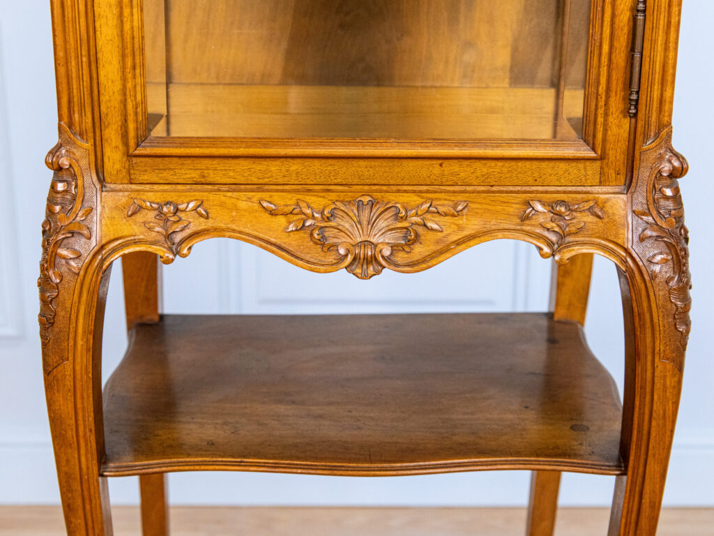 Антикварна вітрина-етажерка в стилі Людовика XV