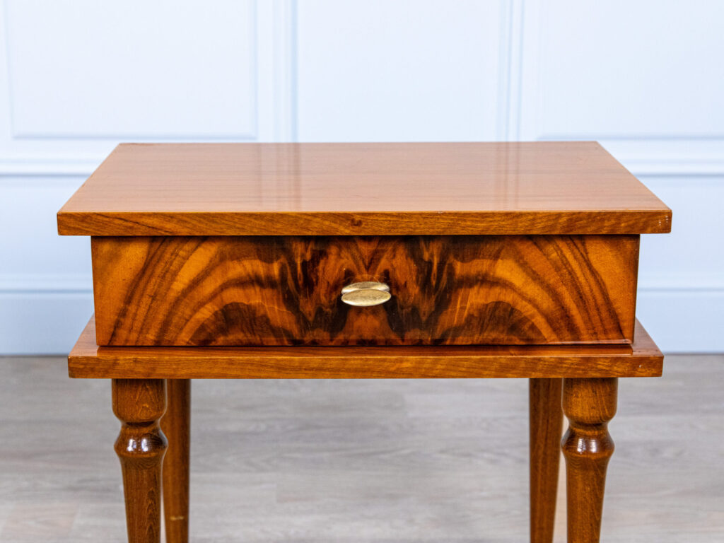 Вінтажні тумбочки/столики