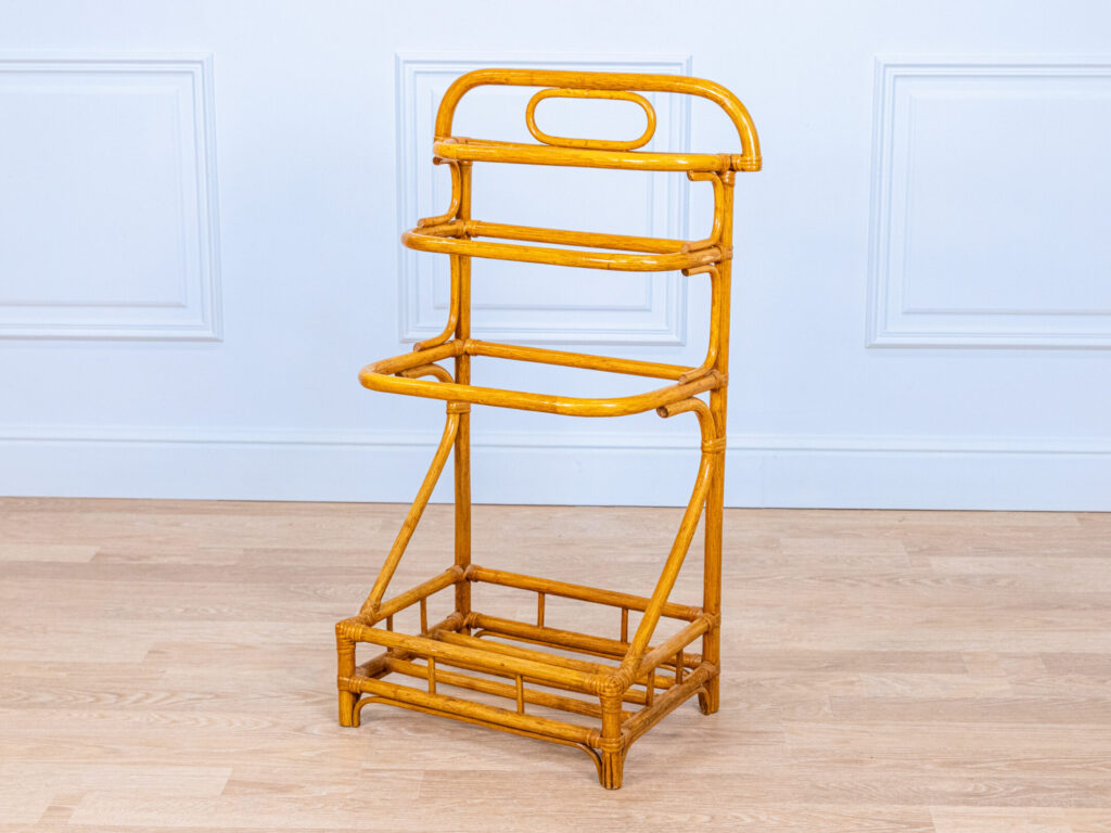 BN4A4603 Вінтажна вішалка-стійка