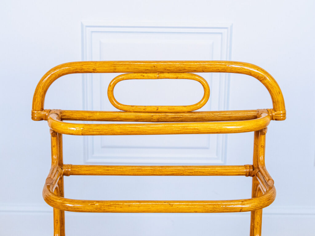 BN4A4613 Вінтажна вішалка-стійка