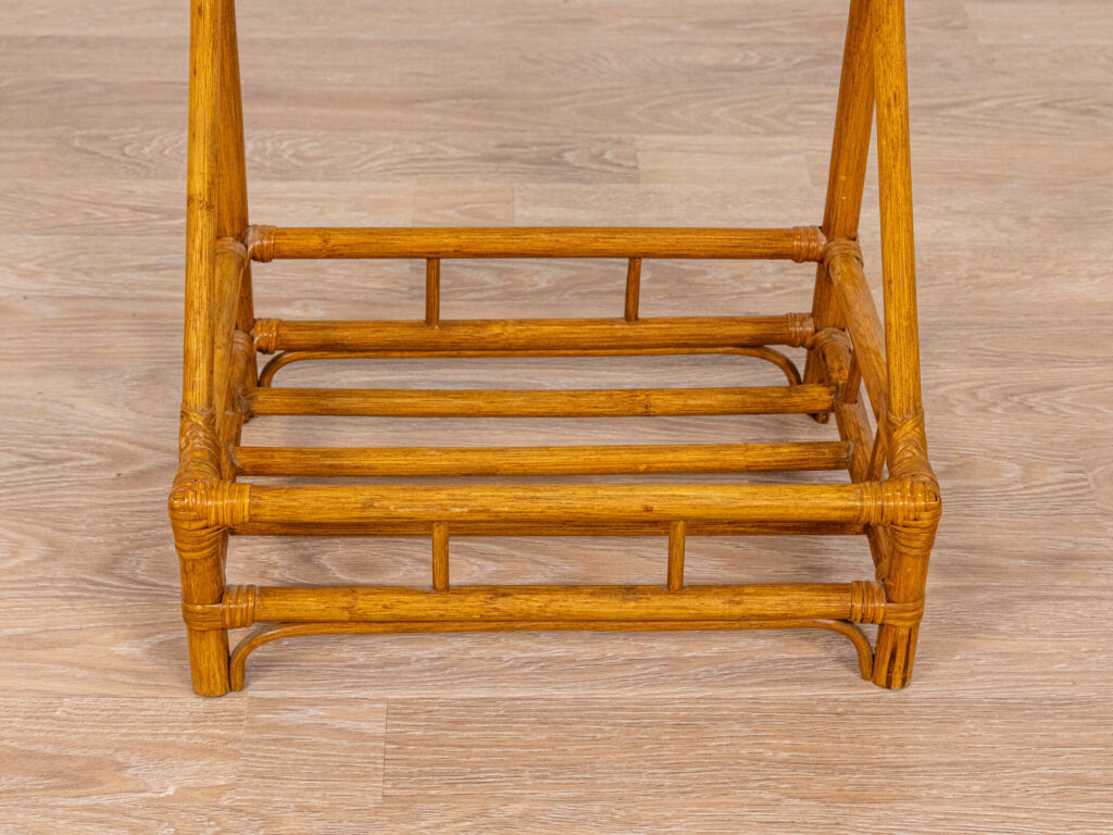 BN4A4616 Вінтажна вішалка-стійка