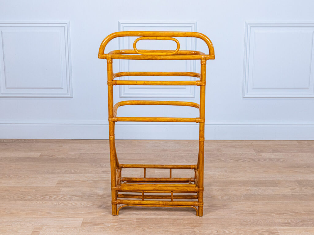 BN4A4621 Вінтажна вішалка-стійка