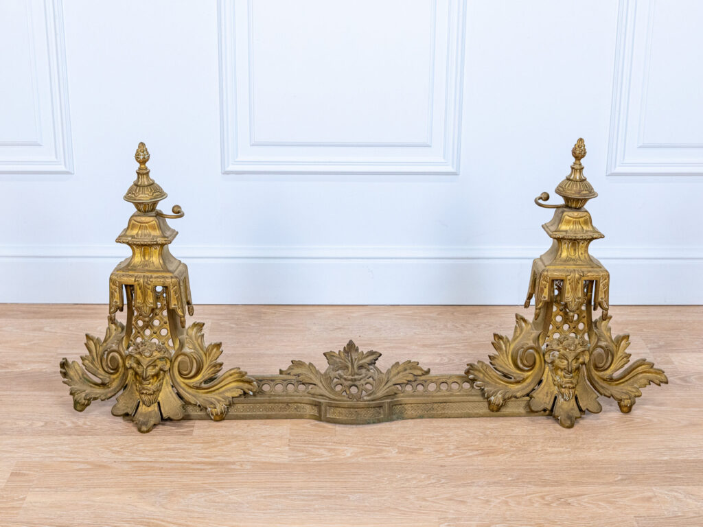 Антикварний камінний декор