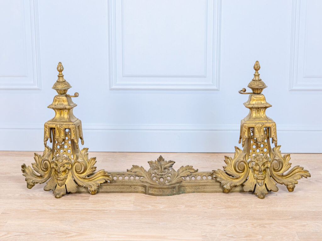 Антикварний камінний декор