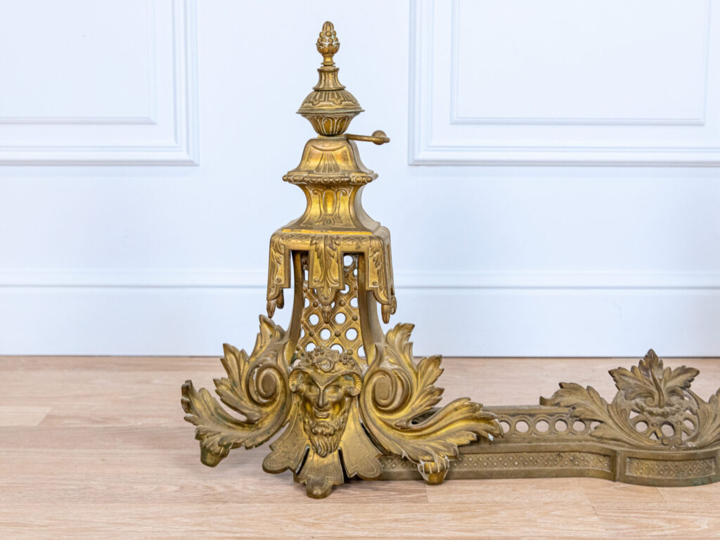 Антикварний камінний декор