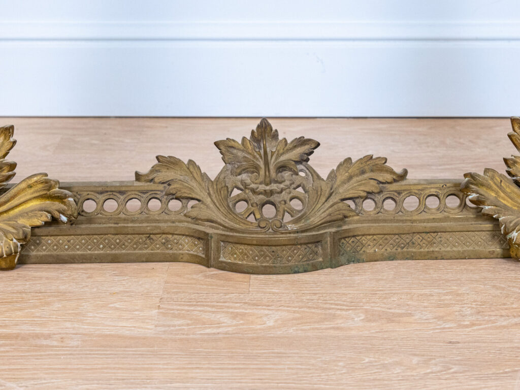 Антикварний камінний декор