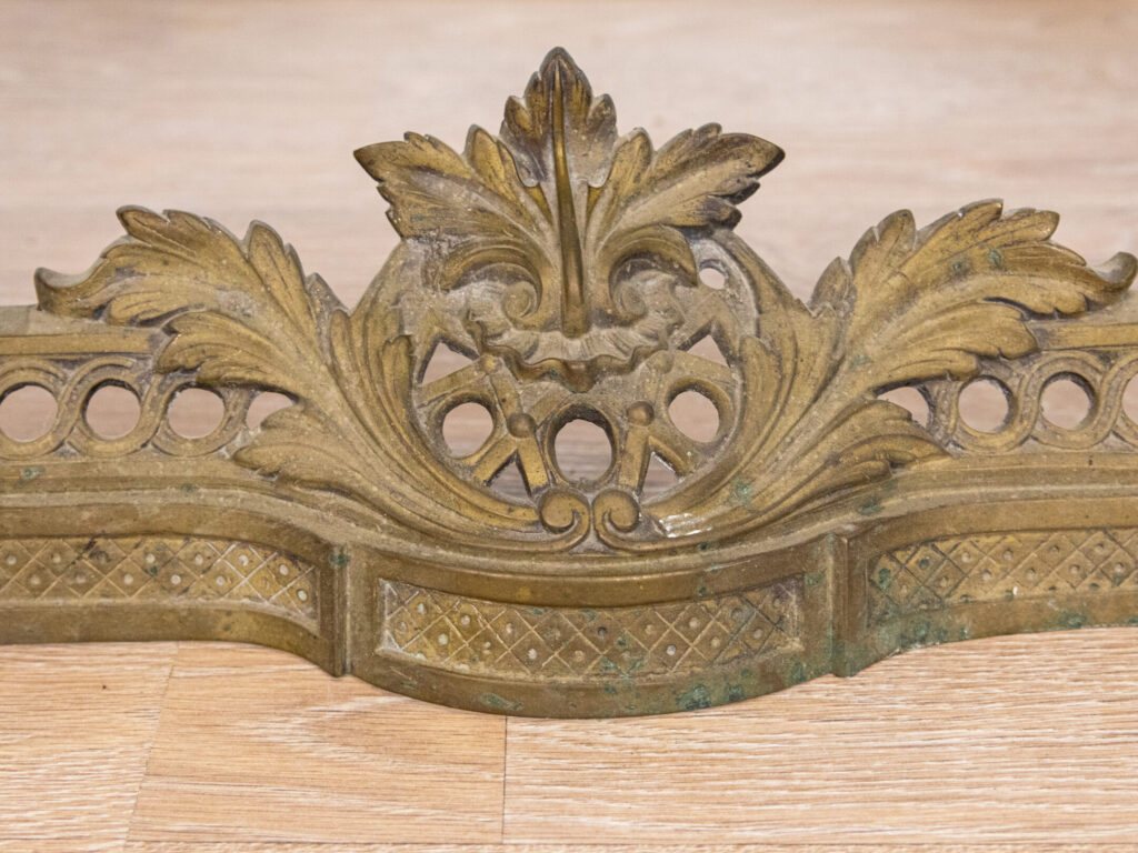 Антикварний камінний декор