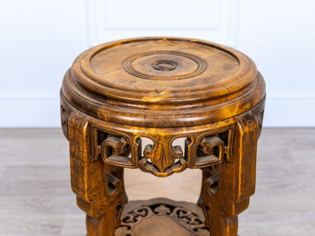 Антикварний столик-підставка