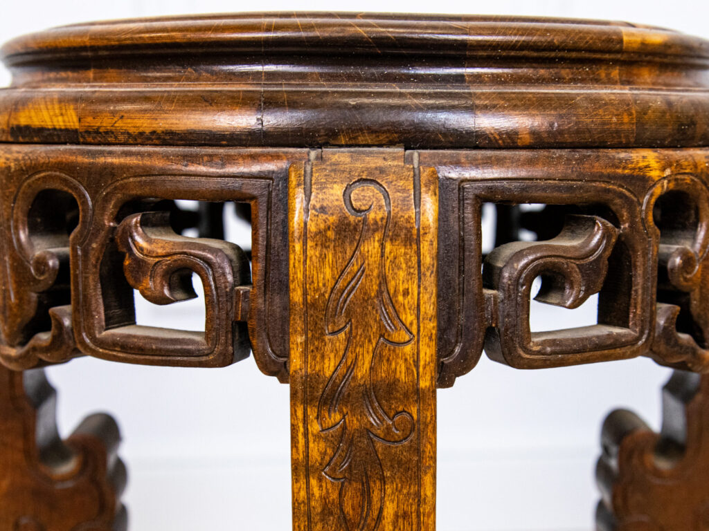 Антикварний столик-підставка