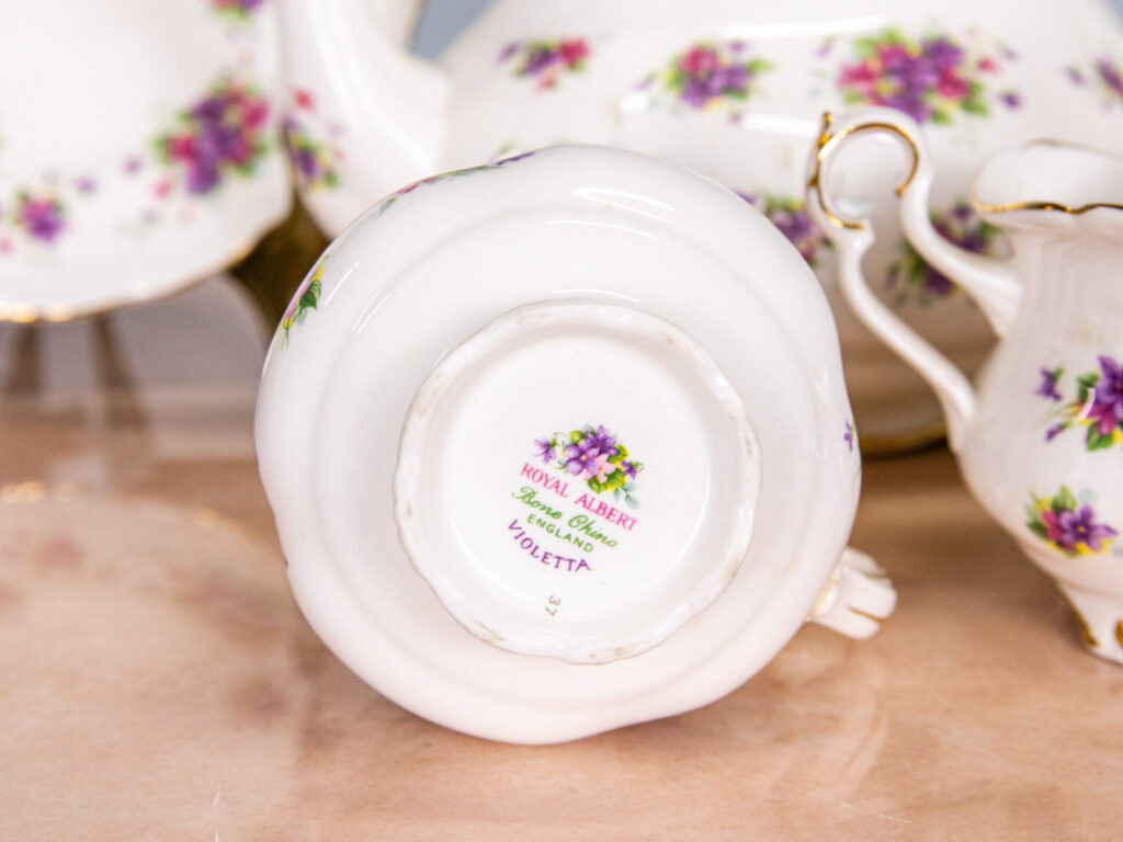 BN4A4699 Чайний сервіз «Violetta», Royal Albert