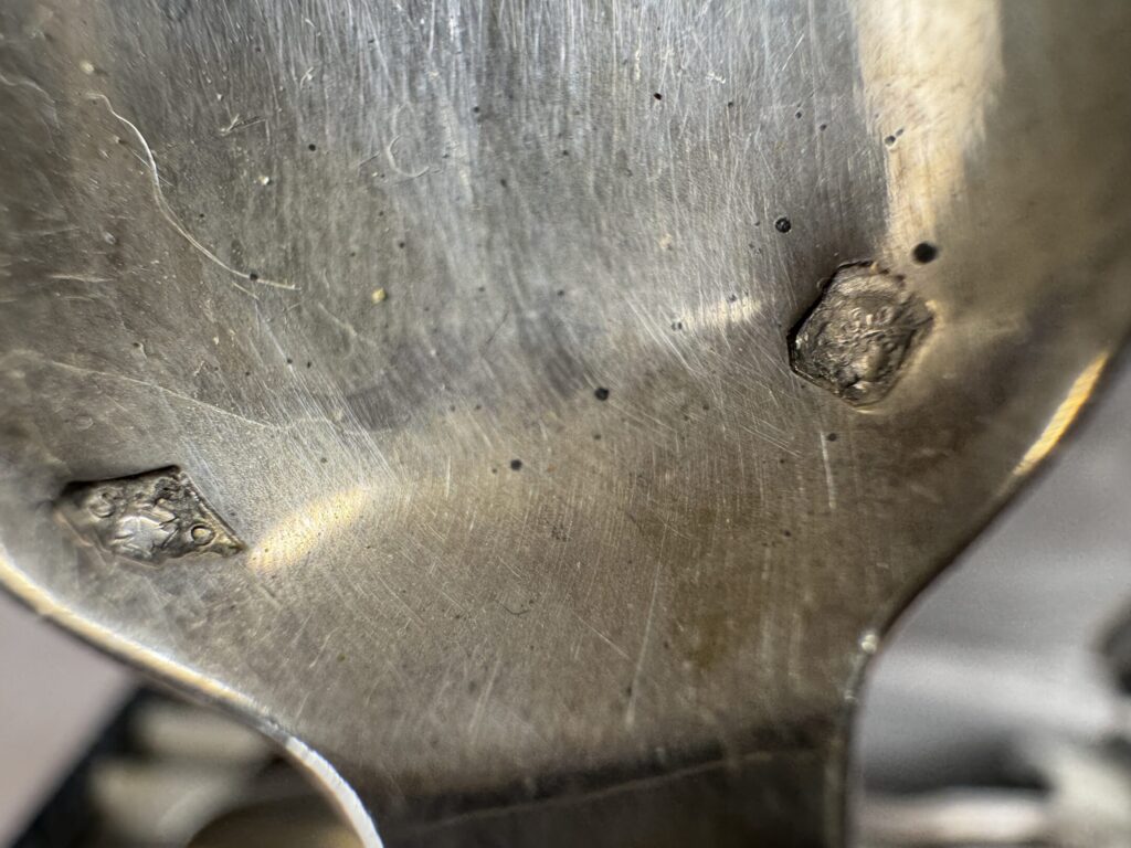 Антикварний набір срібних ложок у футлярі