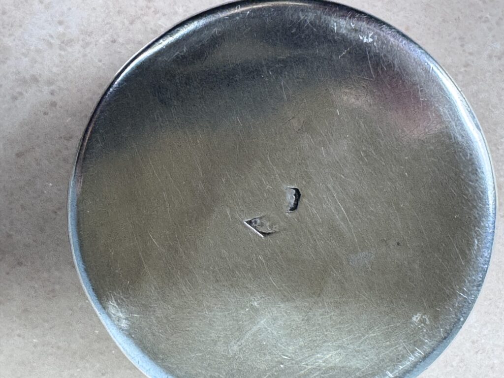 Антикварна срібна бонбоньєрка/таблетниця