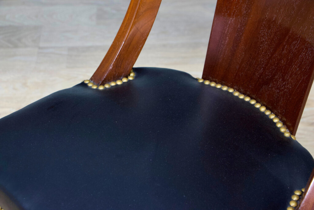 Антикварний письмовий стіл зі стільцем