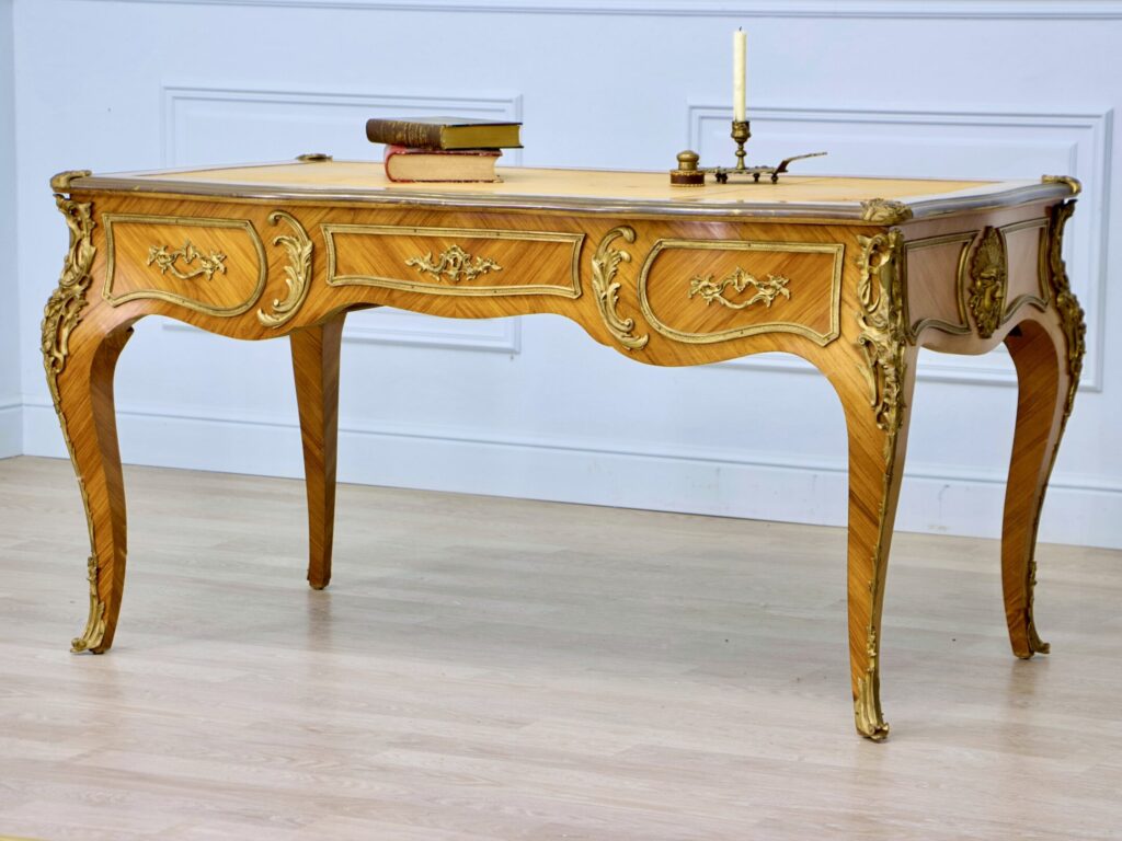 Антикварний письмовий стіл у стилі Людовика XV