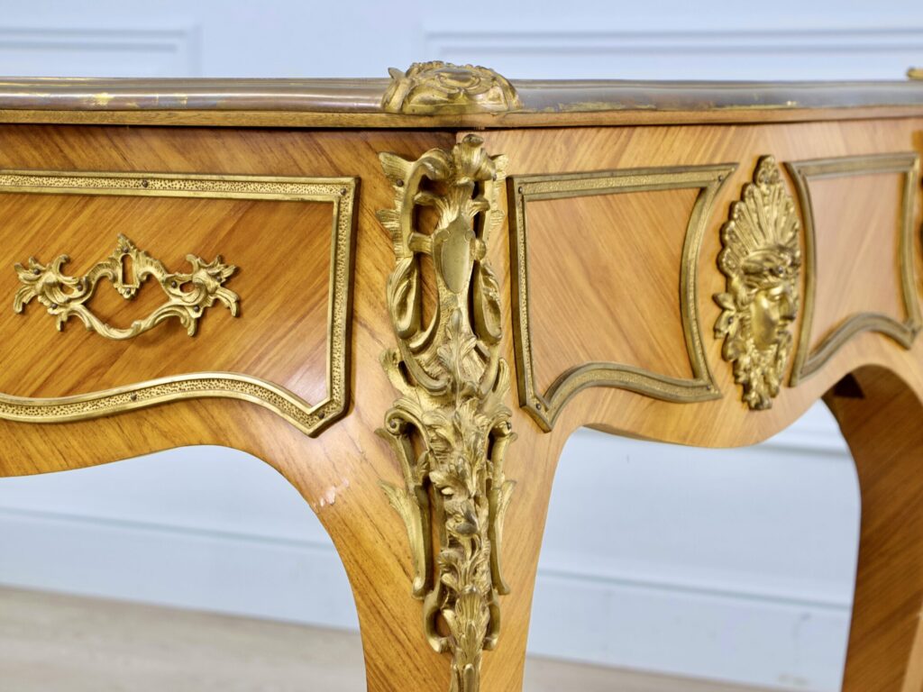 Антикварний письмовий стіл у стилі Людовика XV