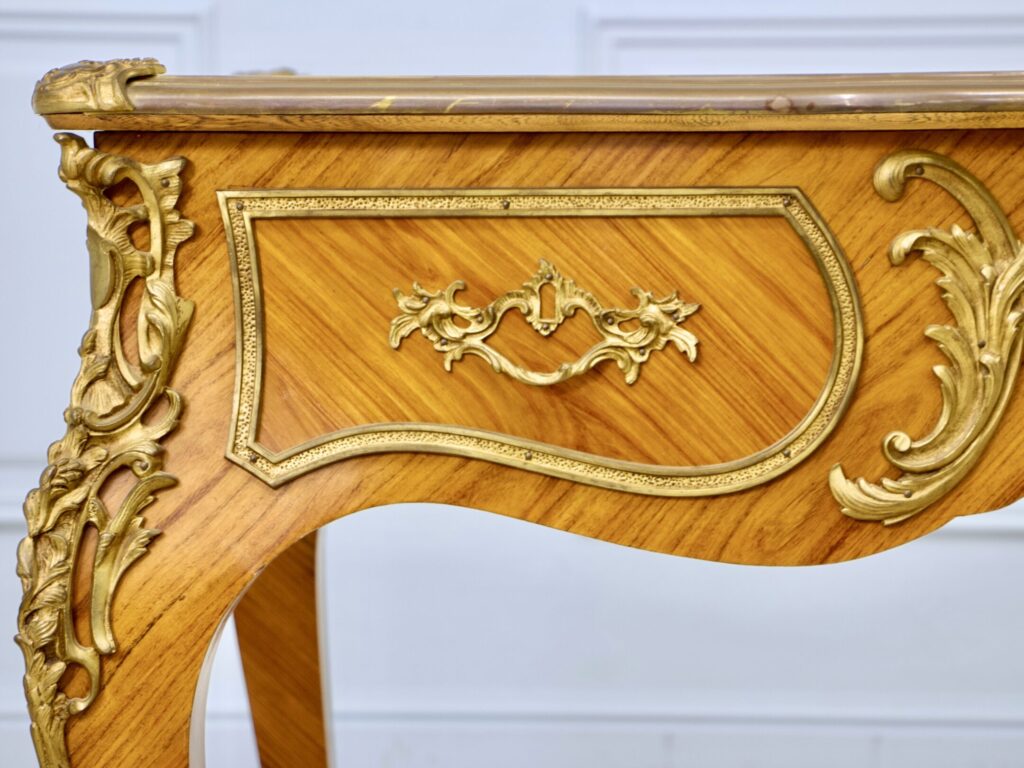 Антикварний письмовий стіл у стилі Людовика XV