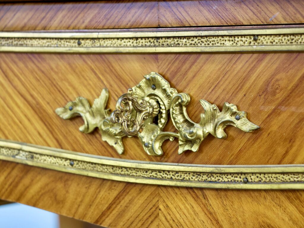 Антикварний письмовий стіл у стилі Людовика XV