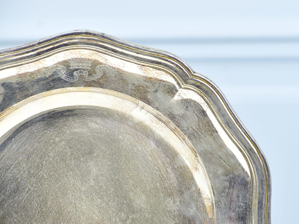 Антикварна срібна тарілка