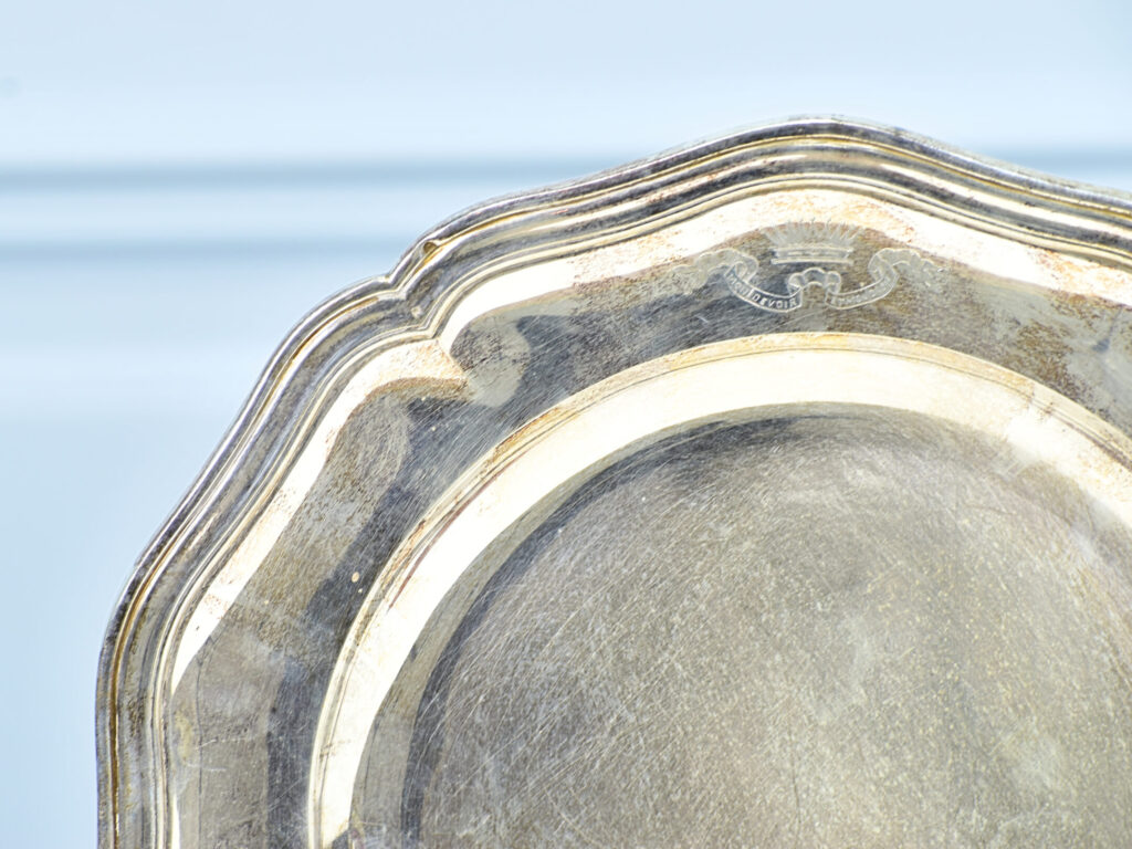 Антикварна срібна тарілка