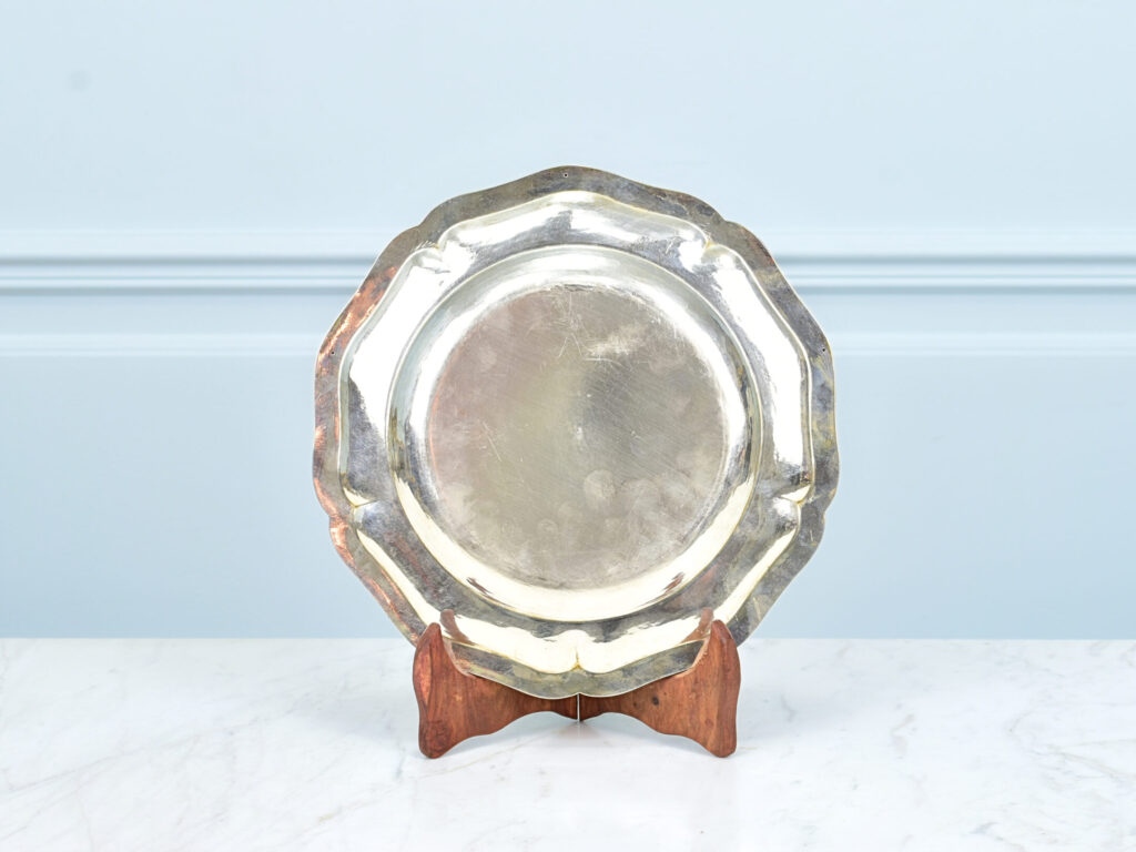 Антикварна срібна тарілка