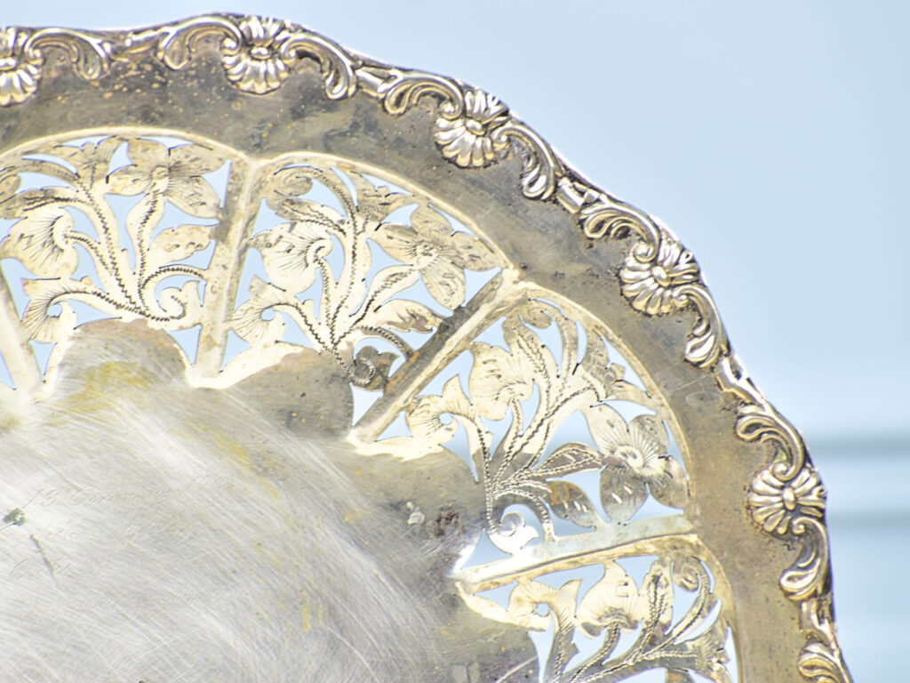 Антикварна срібна таріль