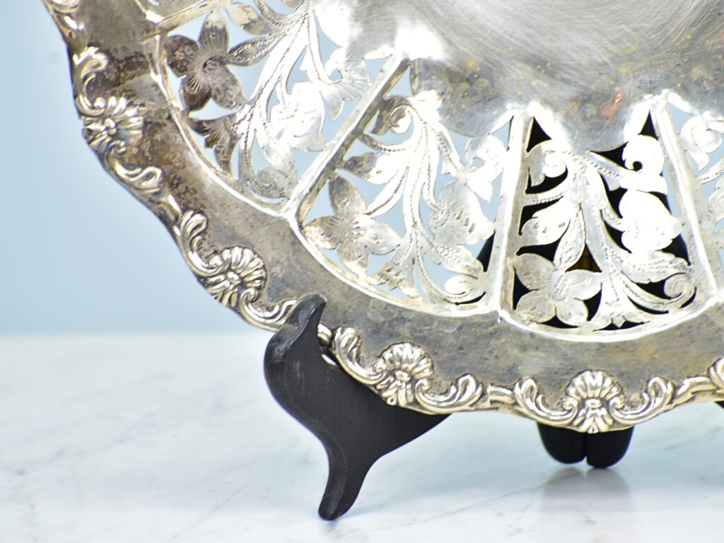 Антикварна срібна таріль