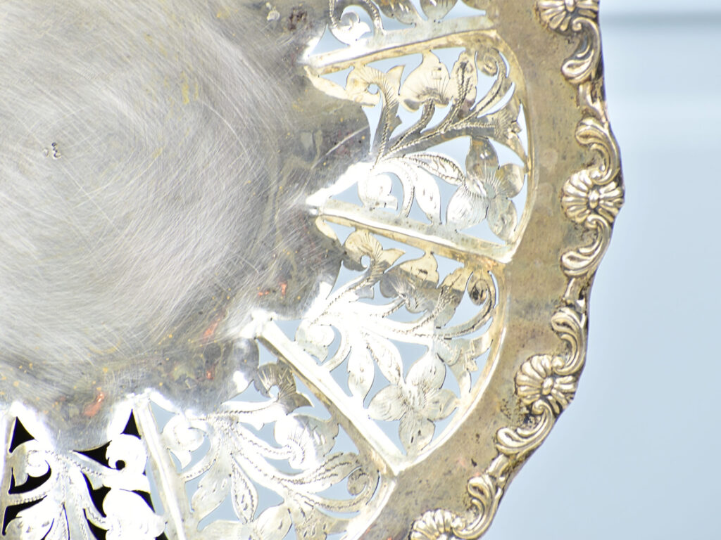 Антикварна срібна таріль