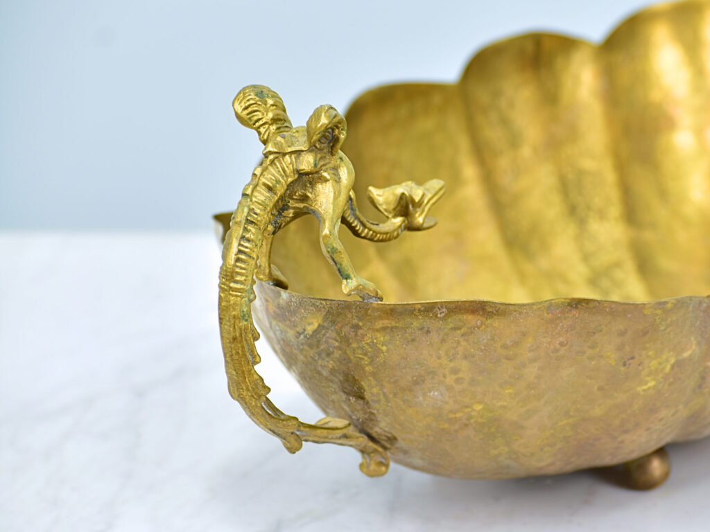 Антикварна фруктовниця