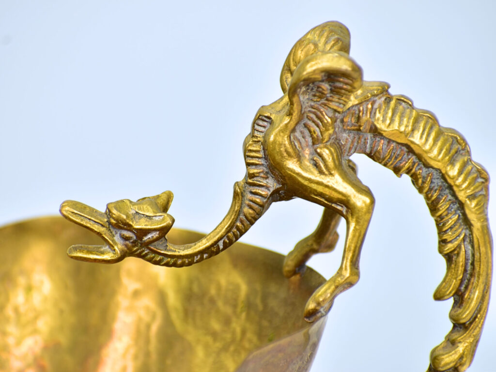 Антикварна фруктовниця