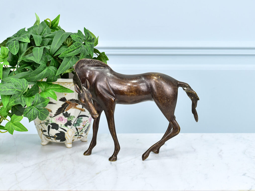 Вінтажна статуетка коня