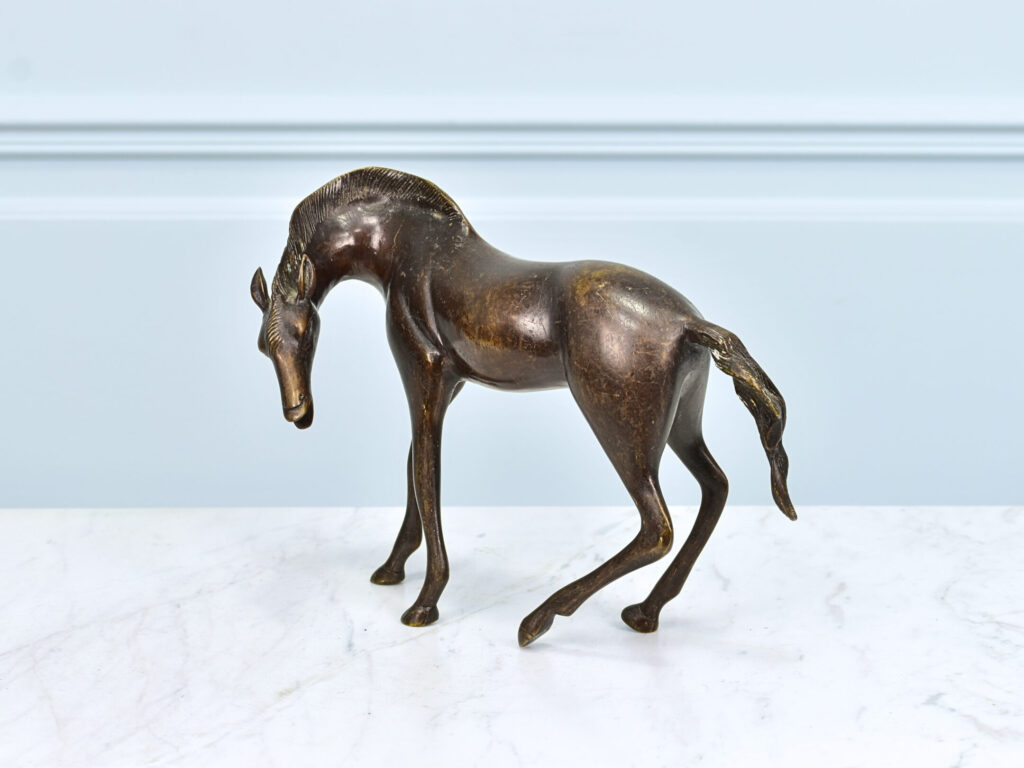 Вінтажна статуетка коня