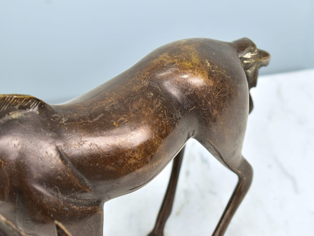 Вінтажна статуетка коня